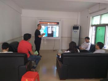 走出去、請(qǐng)進(jìn)來 創(chuàng)偉達(dá)力推電子公交站牌